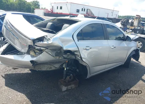 2015 Chevrolet Sonic Ltz z USA, uszkodzony, nr VIN 1G1JE5SB5F4202862